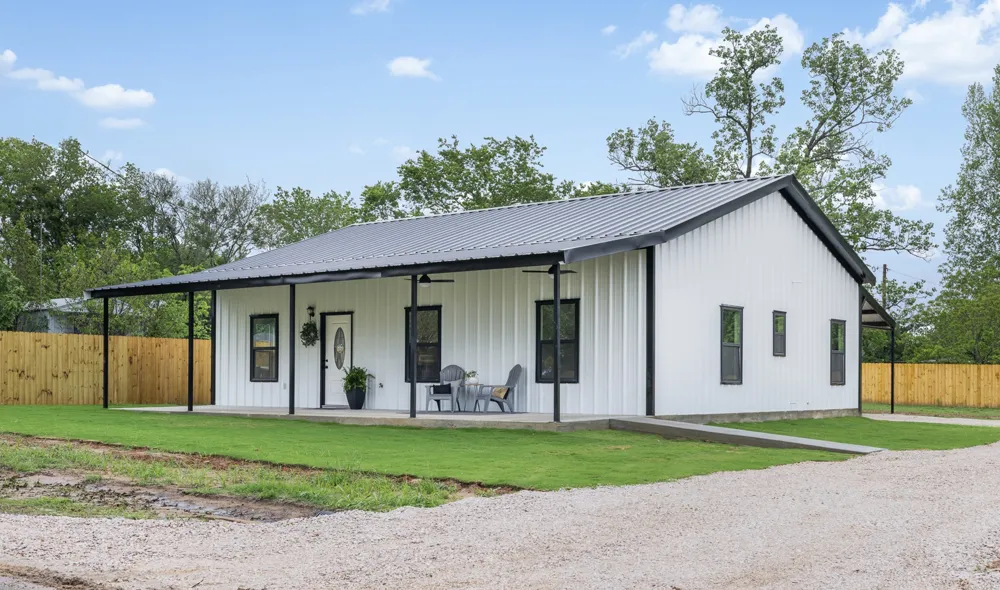 1110 Caldwell Lexington, TX 78947