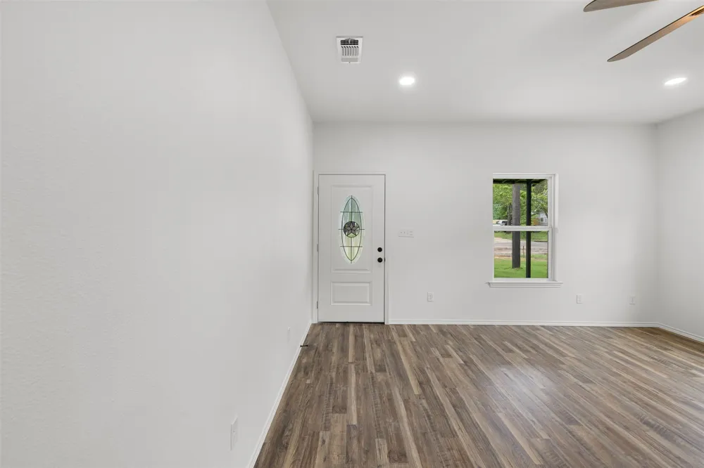1110 Caldwell Lexington, TX 78947