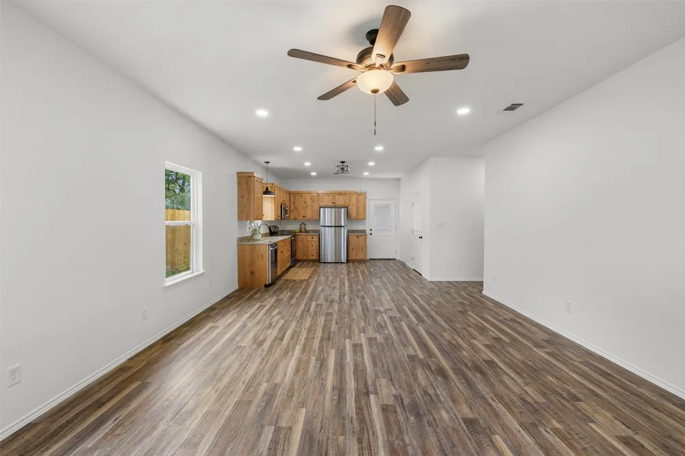 1110 Caldwell Lexington, TX 78947