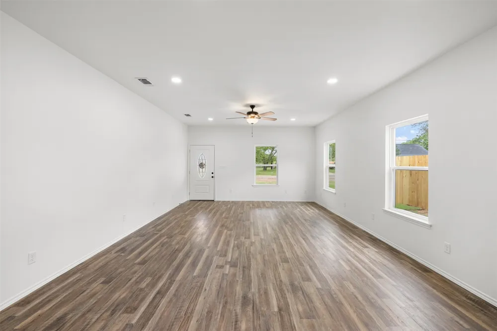 1110 Caldwell Lexington, TX 78947