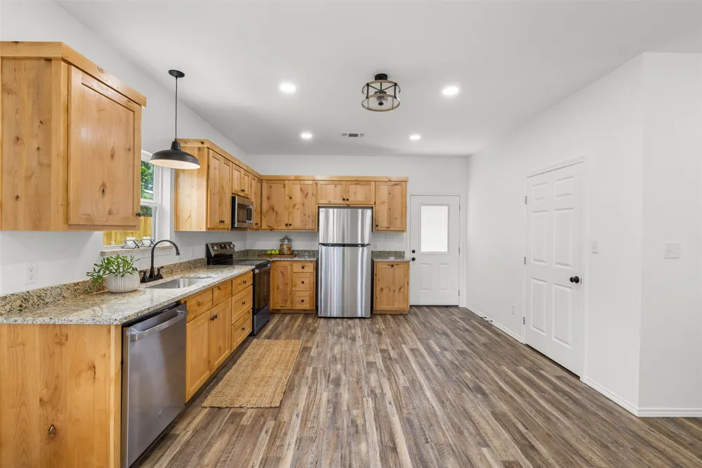 1110 Caldwell Lexington, TX 78947