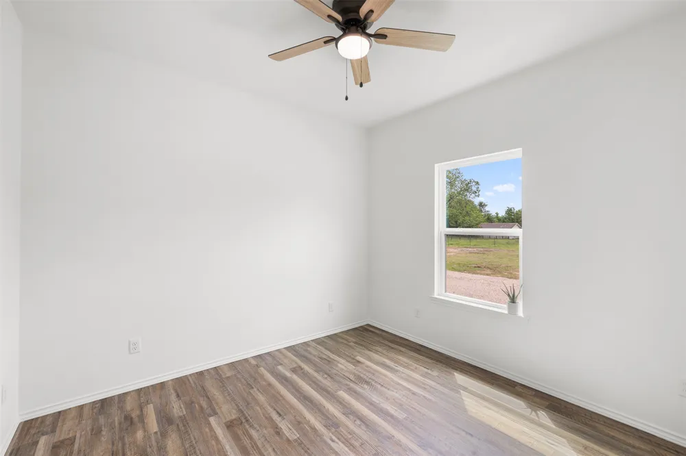 1110 Caldwell Lexington, TX 78947
