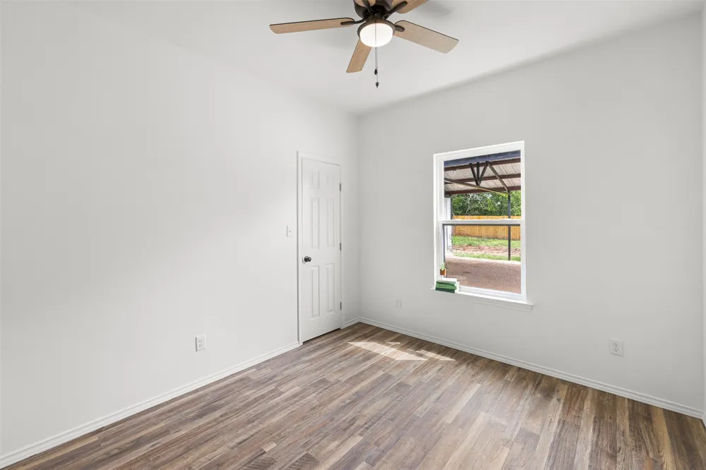 1110 Caldwell Lexington, TX 78947