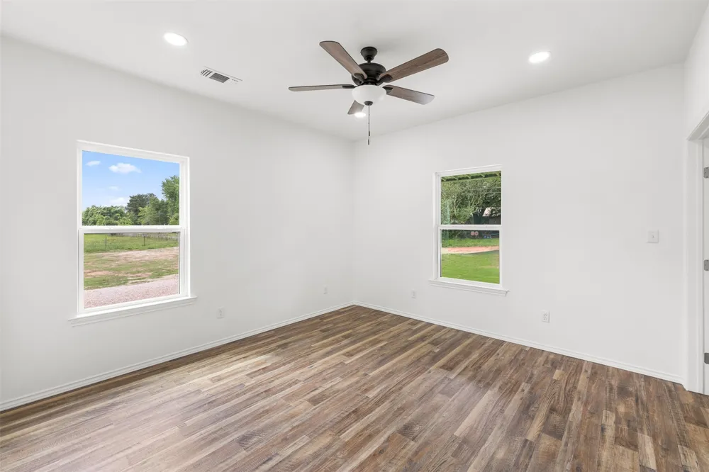 1110 Caldwell Lexington, TX 78947