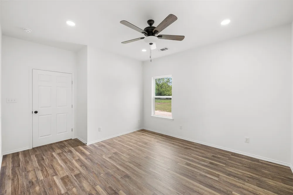 1110 Caldwell Lexington, TX 78947