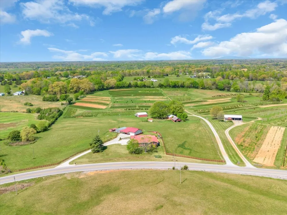 1435 Hennessee Bridge Rd Rock Island, TN 38581