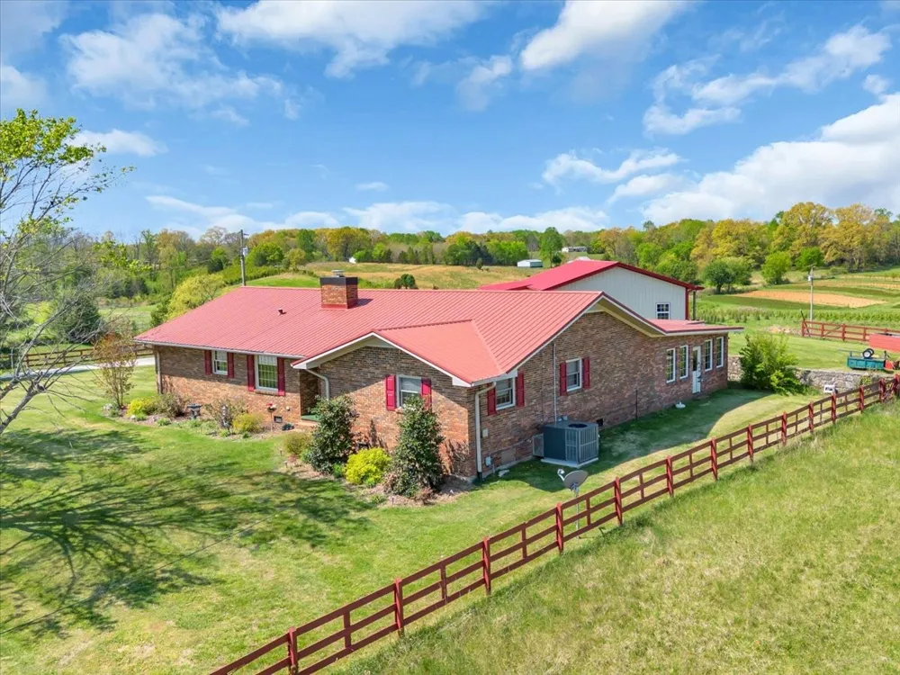 1435 Hennessee Bridge Rd Rock Island, TN 38581