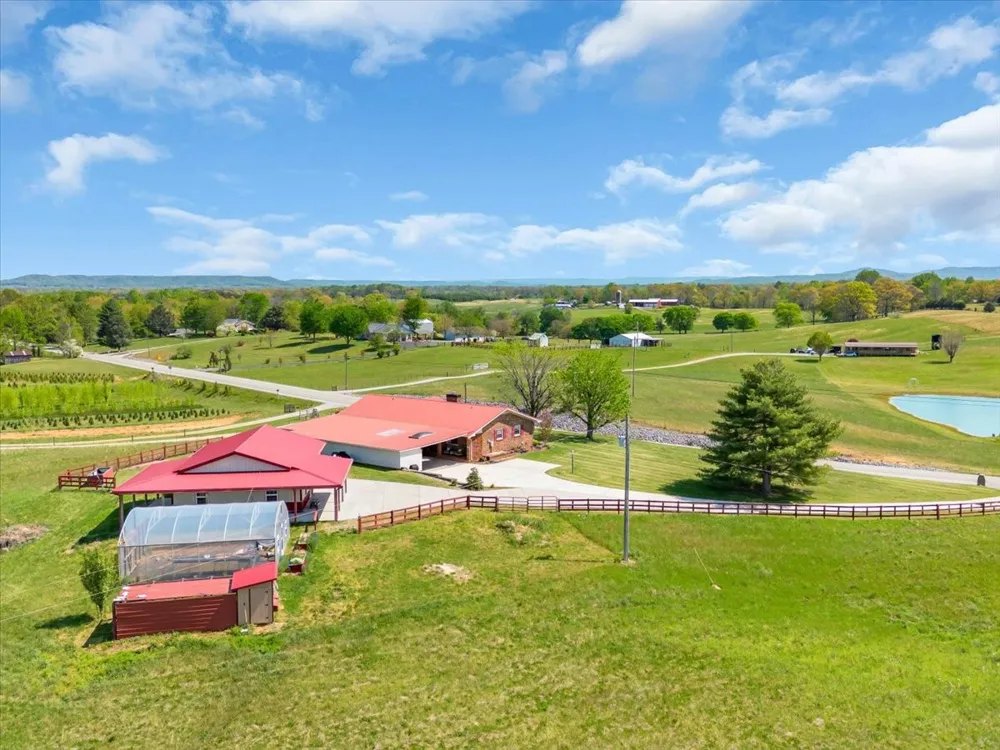 1435 Hennessee Bridge Rd Rock Island, TN 38581