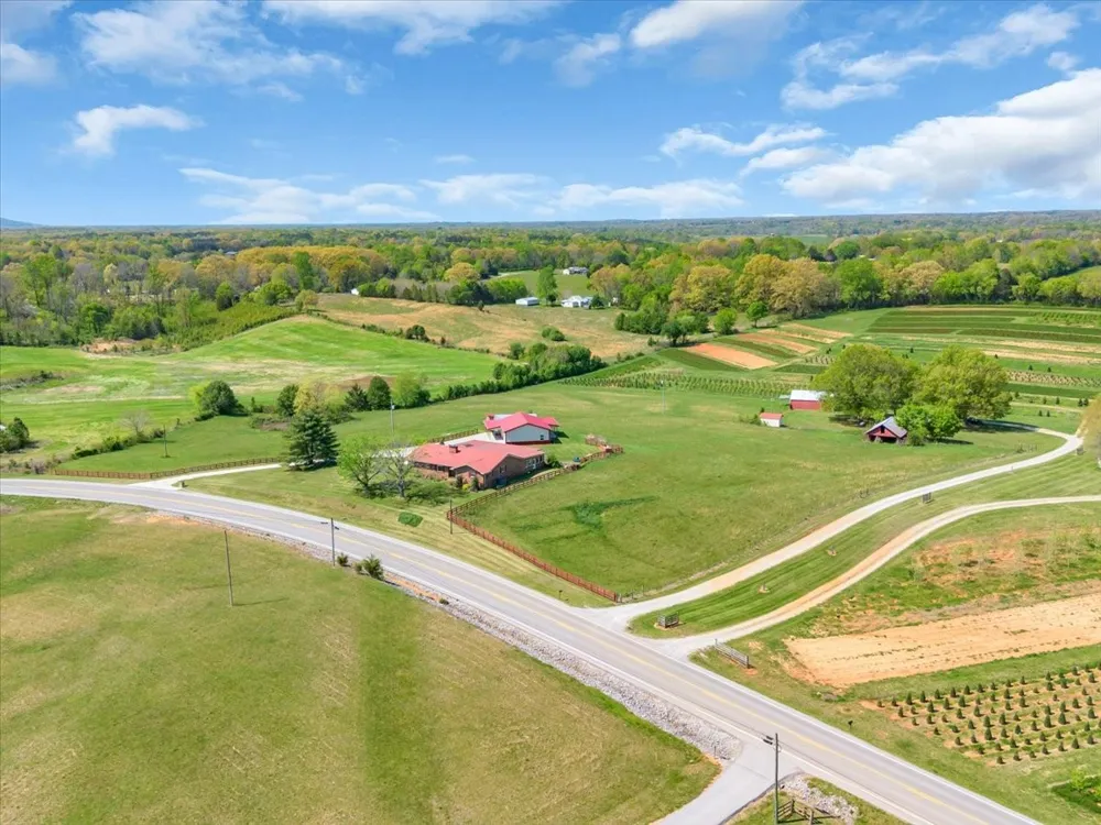 1435 Hennessee Bridge Rd Rock Island, TN 38581