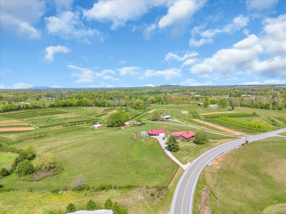 1435 Hennessee Bridge Rd Rock Island, TN 38581