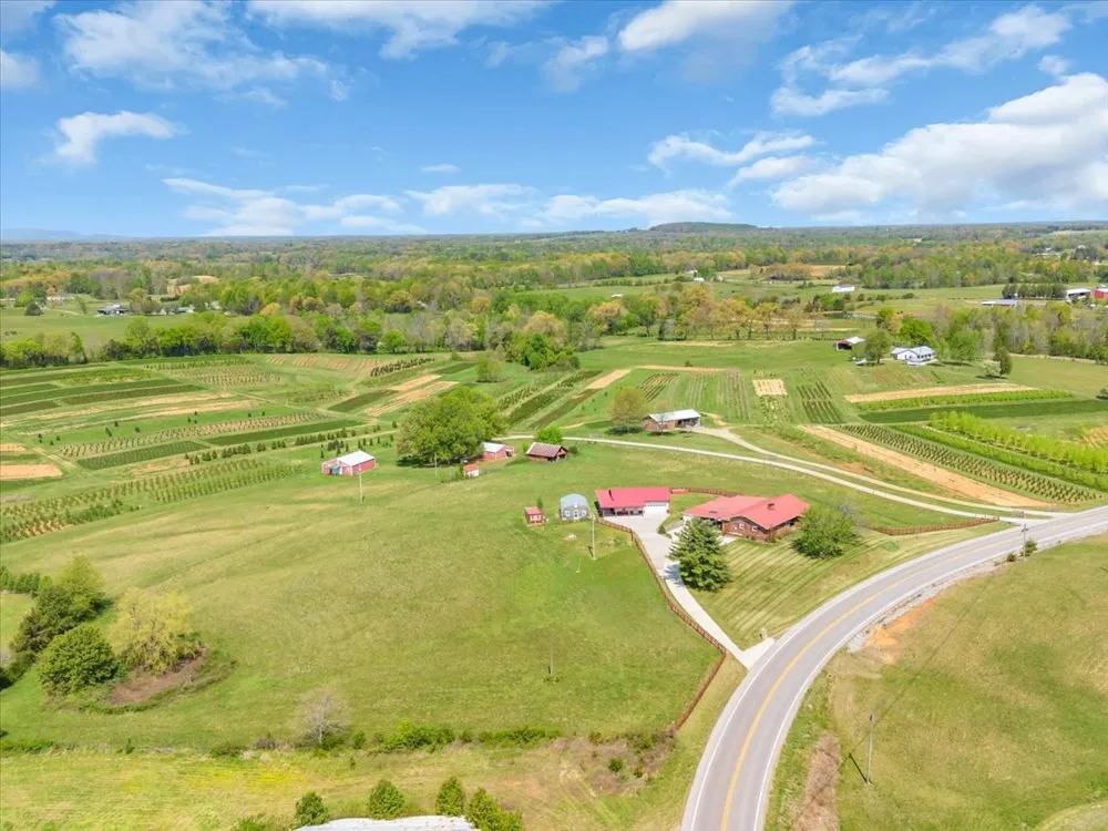 1435 Hennessee Bridge Rd Rock Island, TN 38581