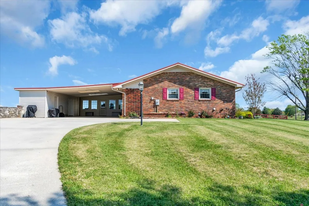 1435 Hennessee Bridge Rd Rock Island, TN 38581