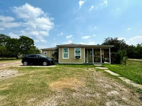 176 W D AVENUE Kingsville, TX 78363