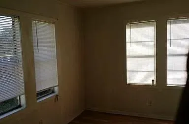 176 W D AVENUE Kingsville, TX 78363