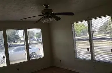 176 W D AVENUE Kingsville, TX 78363