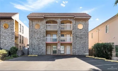 109 E Gardenia Street #101