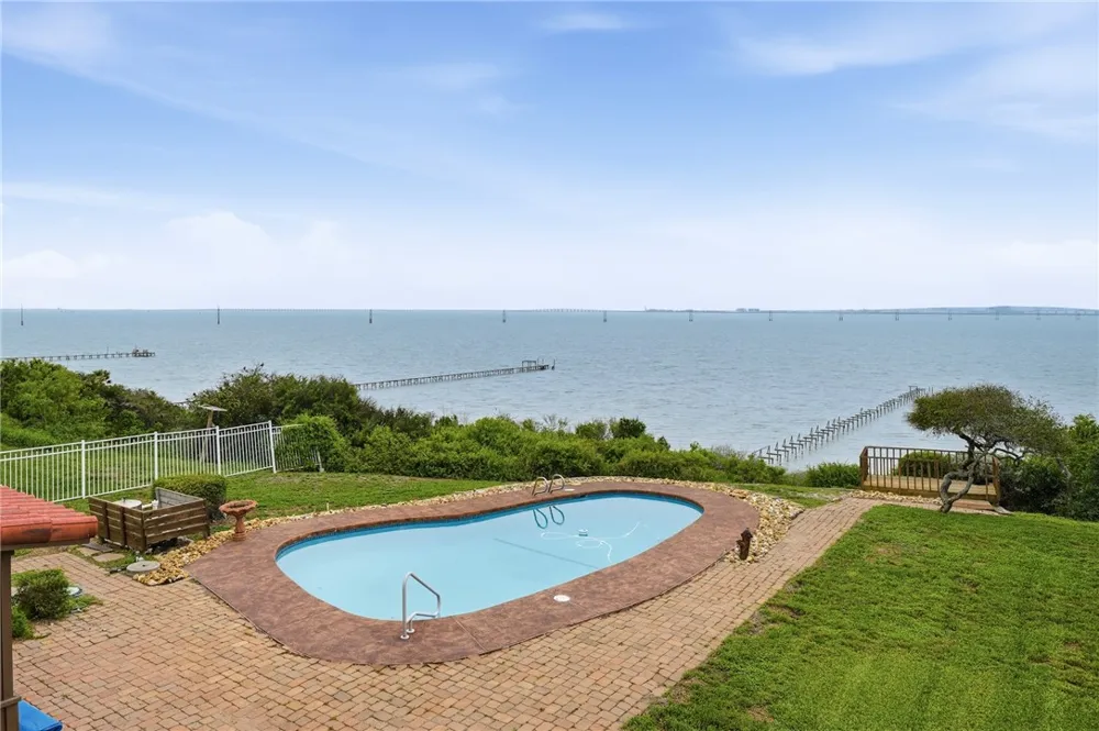 9255 County Road 2226 Taft, TX 78390