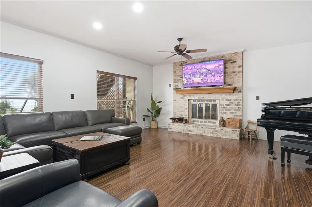 9255 County Road 2226 Taft, TX 78390