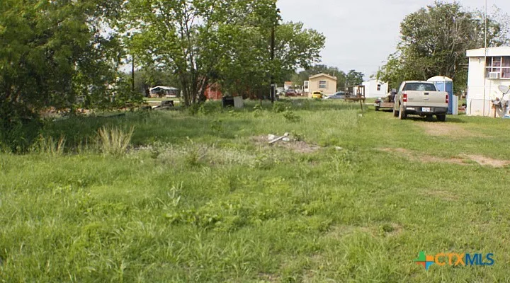 812 NE 4th Street Waelder, TX 78959