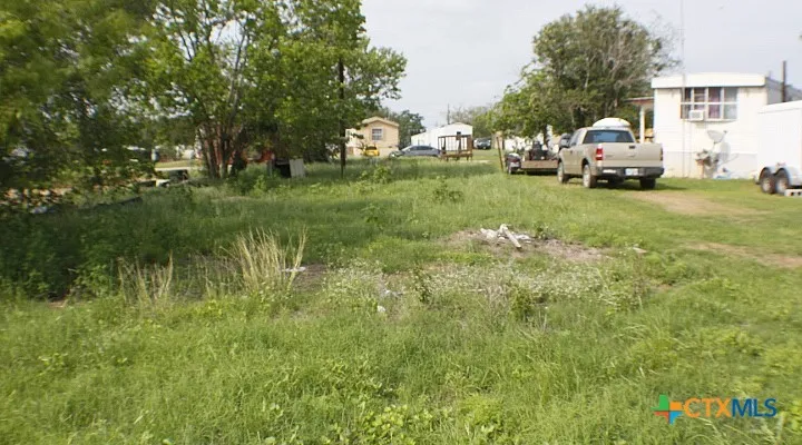 812 NE 4th Street Waelder, TX 78959