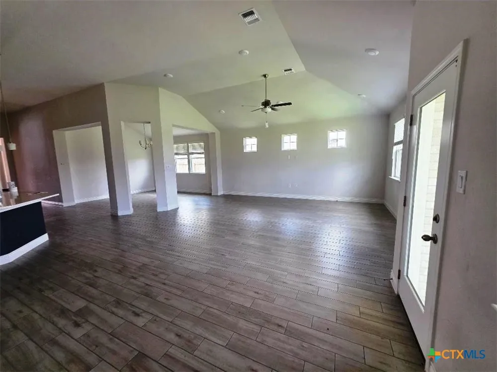 7616 Aluminum Drive Killeen, TX 76542