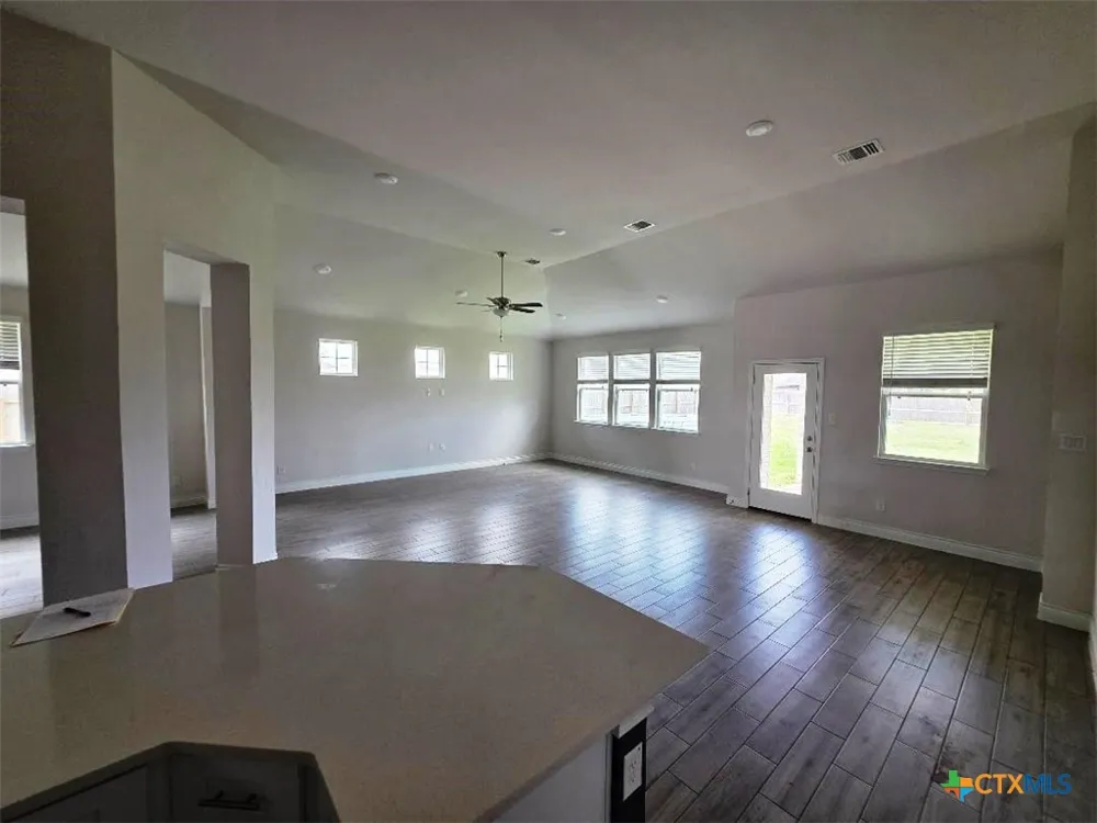 7616 Aluminum Drive Killeen, TX 76542