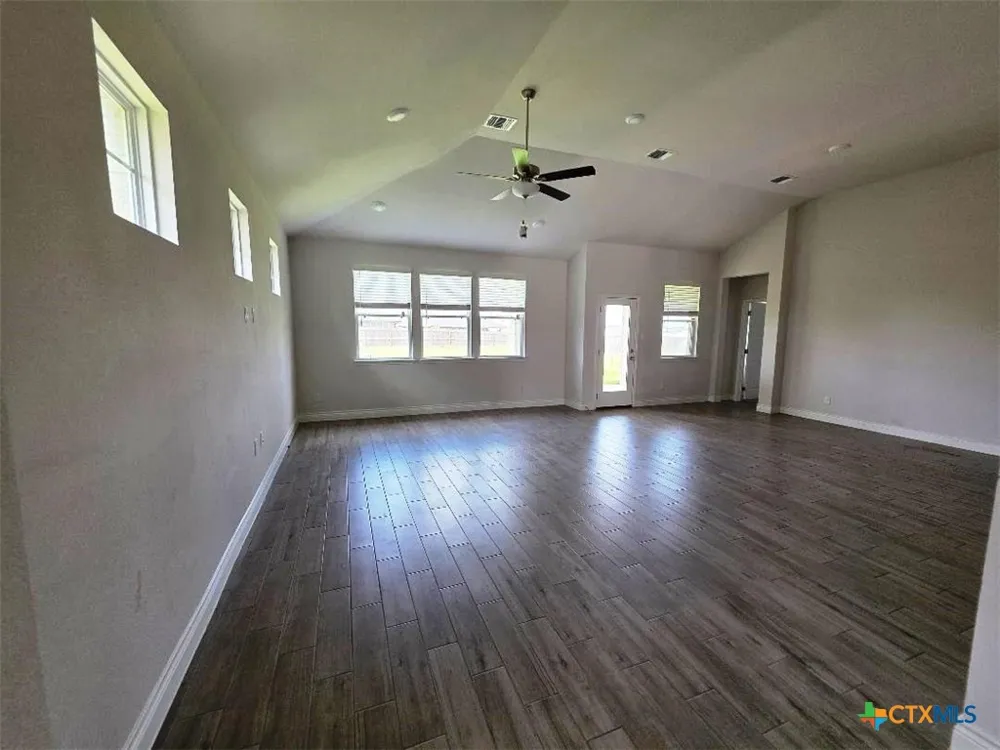 7616 Aluminum Drive Killeen, TX 76542