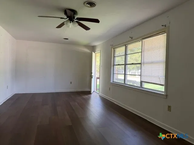 1102 N Houston Cameron, TX 76520