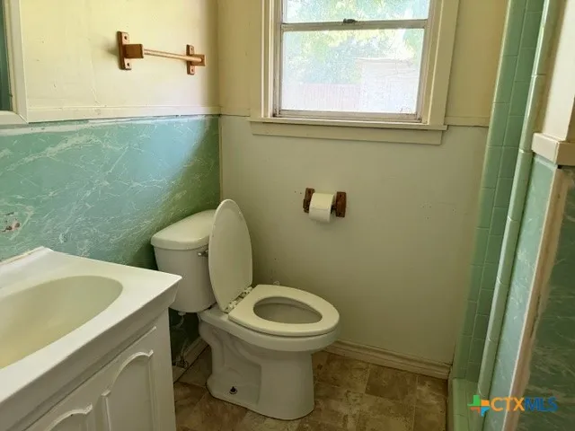 1102 N Houston Cameron, TX 76520