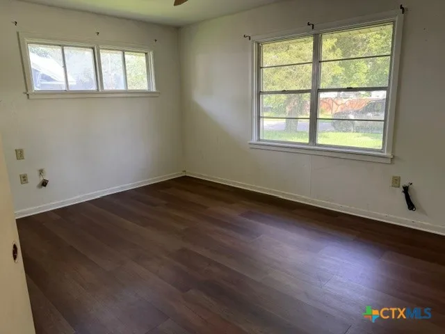 1102 N Houston Cameron, TX 76520