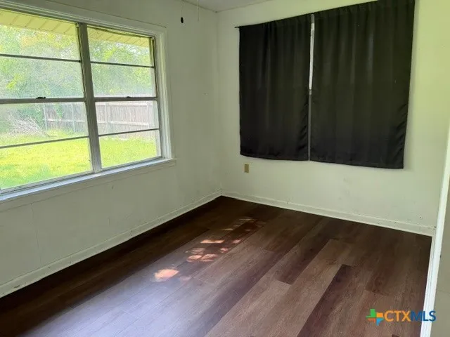 1102 N Houston Cameron, TX 76520