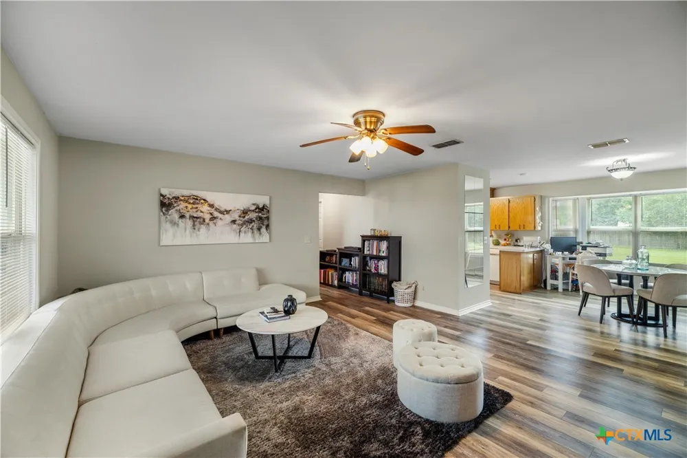 394 Navidad Vanderbilt, TX 77991