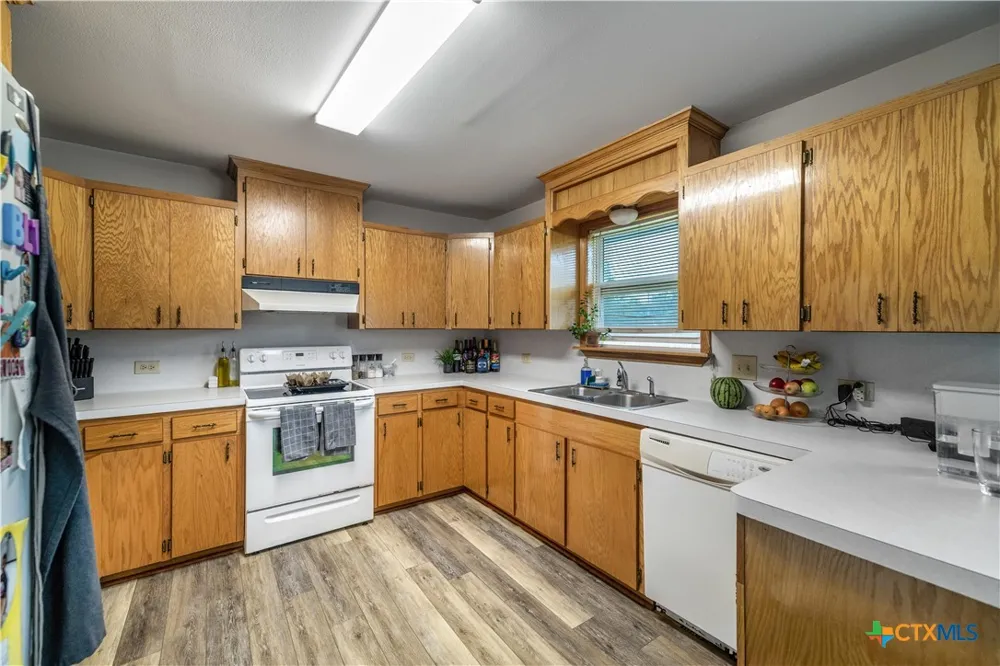394 Navidad Vanderbilt, TX 77991