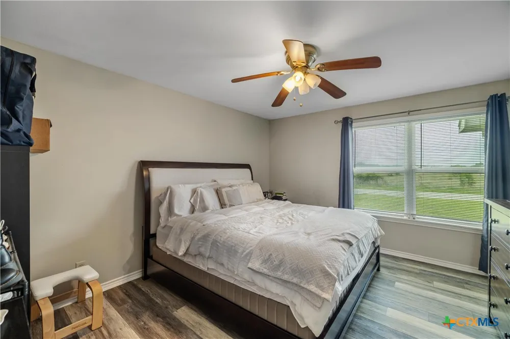 394 Navidad Vanderbilt, TX 77991
