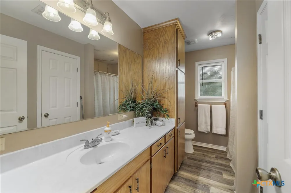 394 Navidad Vanderbilt, TX 77991