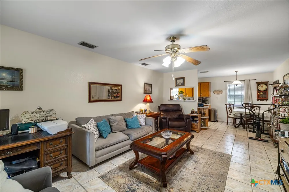 394 Navidad Vanderbilt, TX 77991