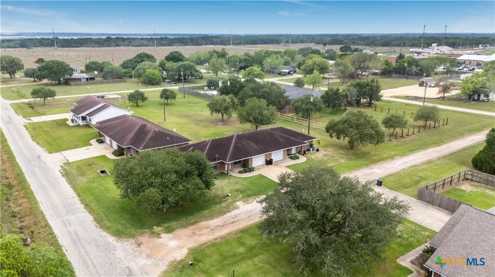 123 6th Street Vanderbilt, TX 77991