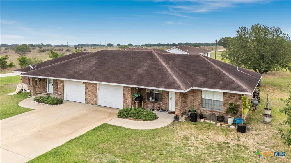 123 6th Street Vanderbilt, TX 77991