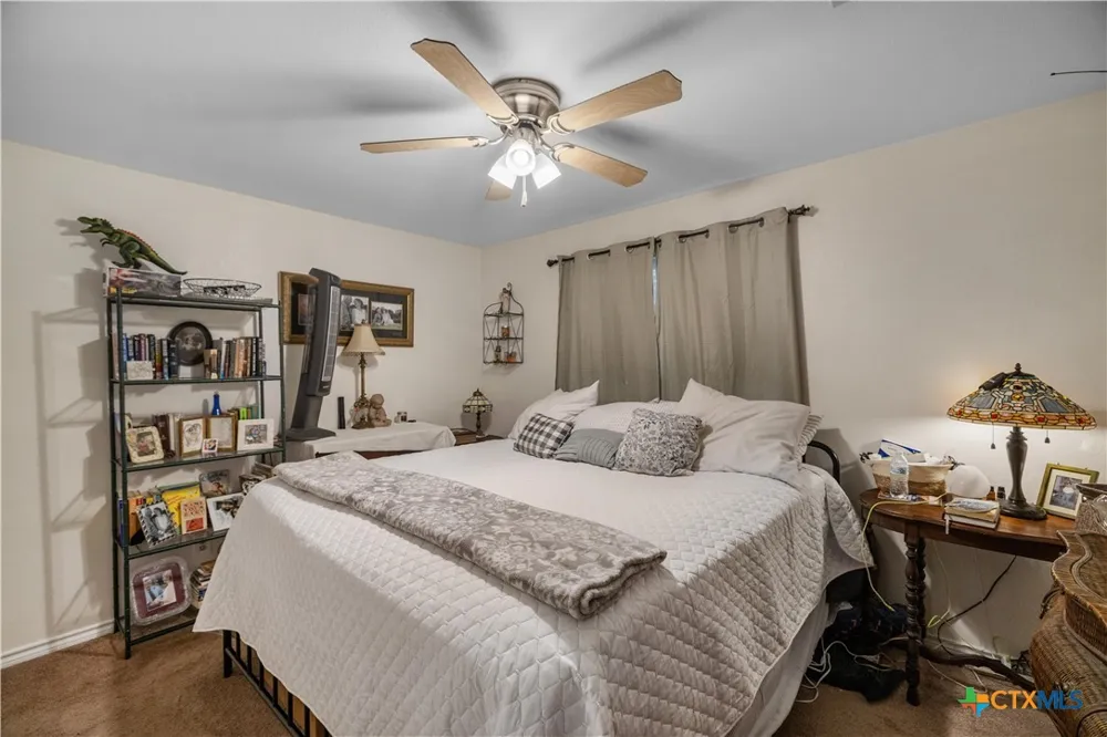 123 6th Street Vanderbilt, TX 77991
