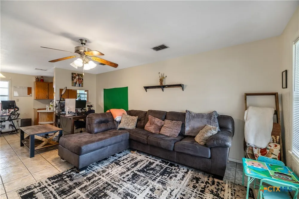 123 6th Street Vanderbilt, TX 77991
