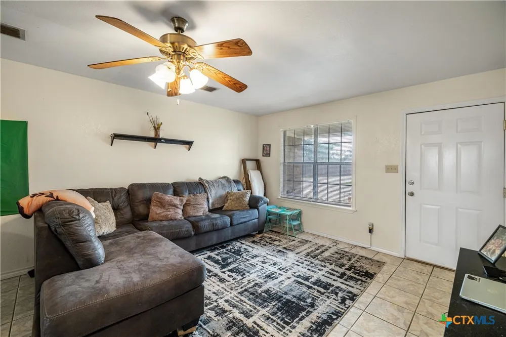 123 6th Street Vanderbilt, TX 77991