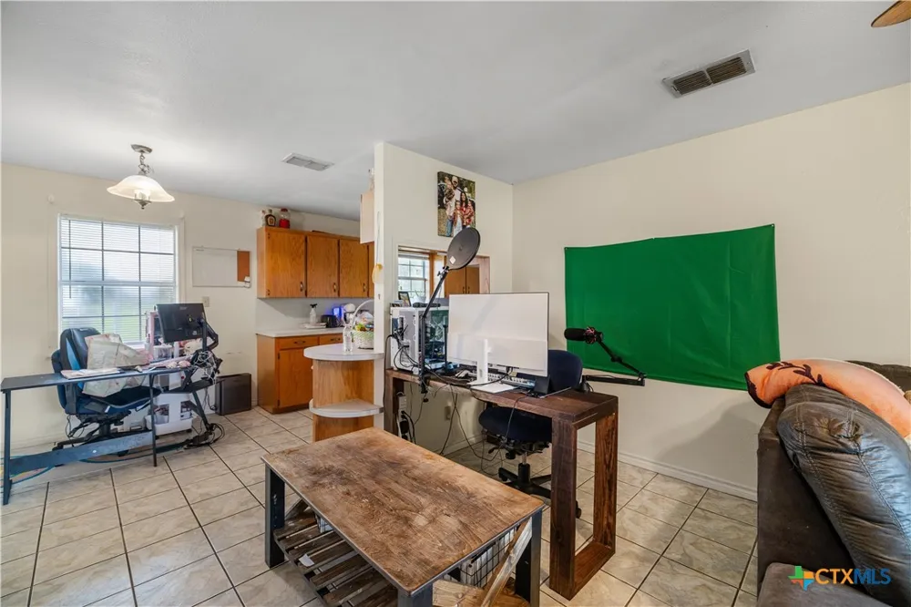 123 6th Street Vanderbilt, TX 77991