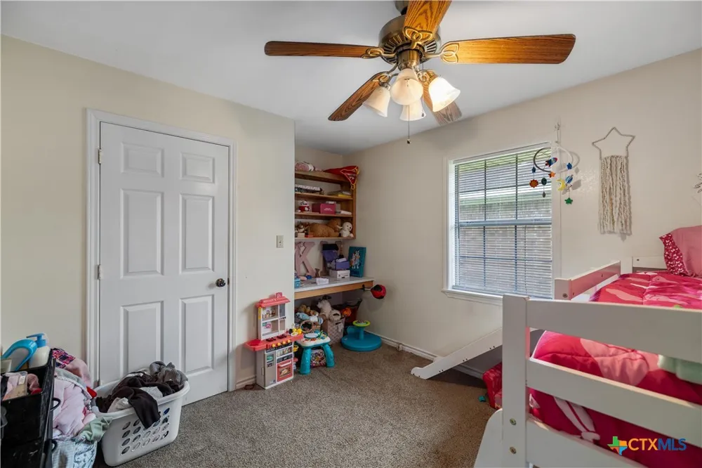 123 6th Street Vanderbilt, TX 77991