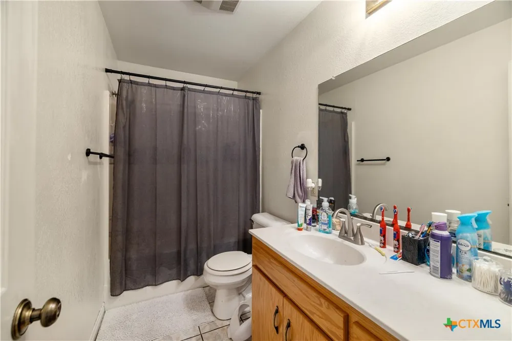 123 6th Street Vanderbilt, TX 77991