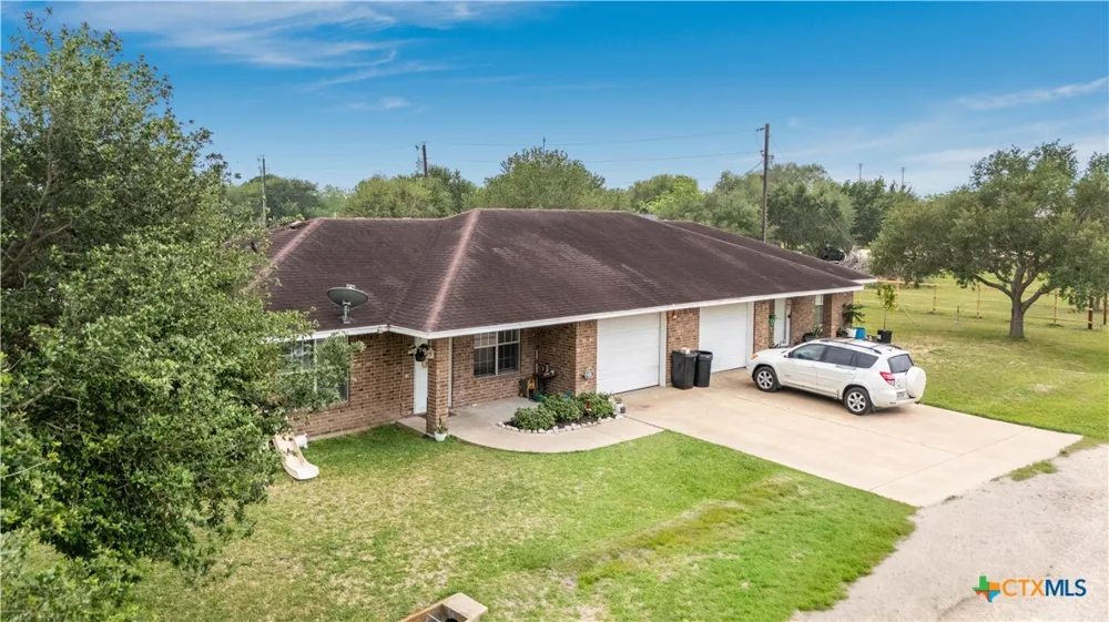 123 6th Street Vanderbilt, TX 77991