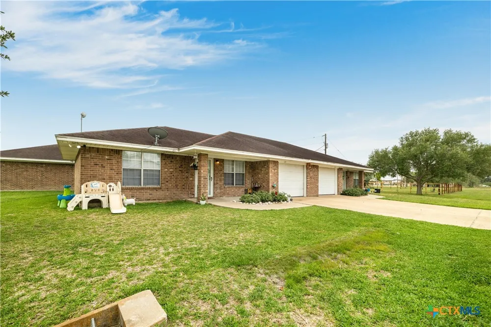 123 6th Street Vanderbilt, TX 77991