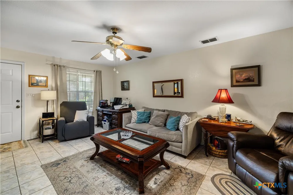 123 6th Street Vanderbilt, TX 77991