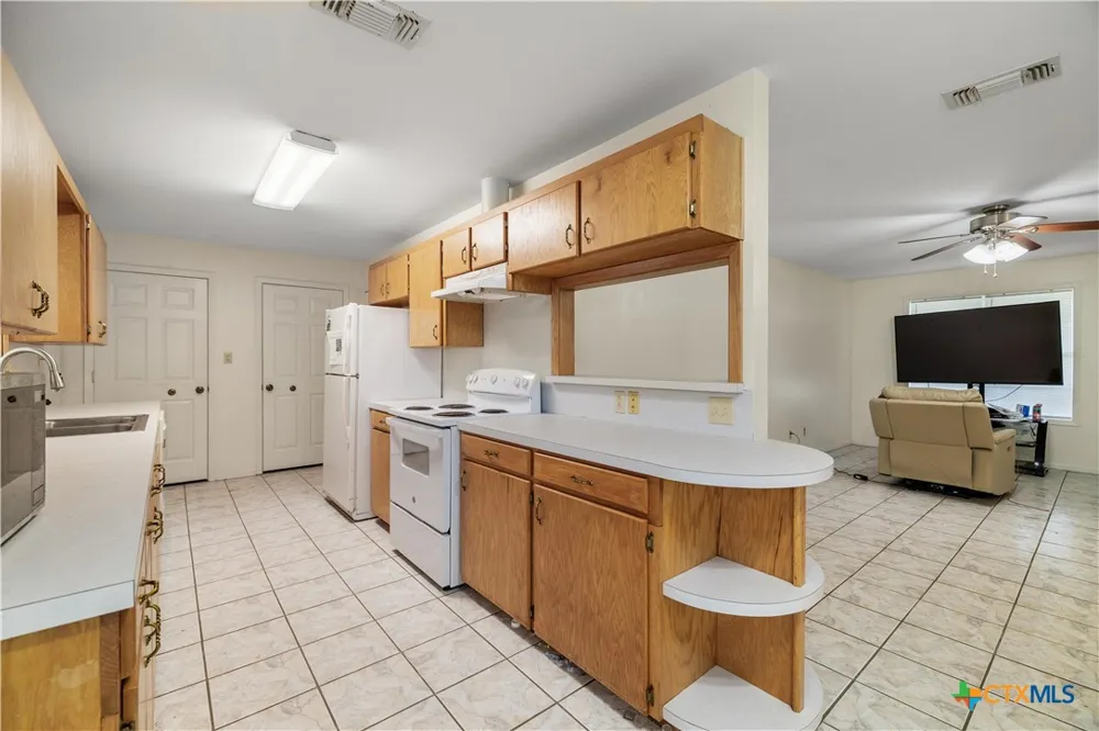 374 Navidad Vanderbilt, TX 77991