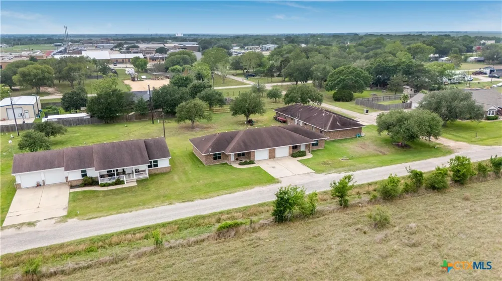 374 Navidad Vanderbilt, TX 77991