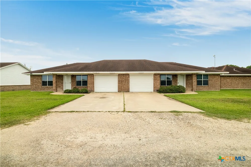 374 Navidad Vanderbilt, TX 77991
